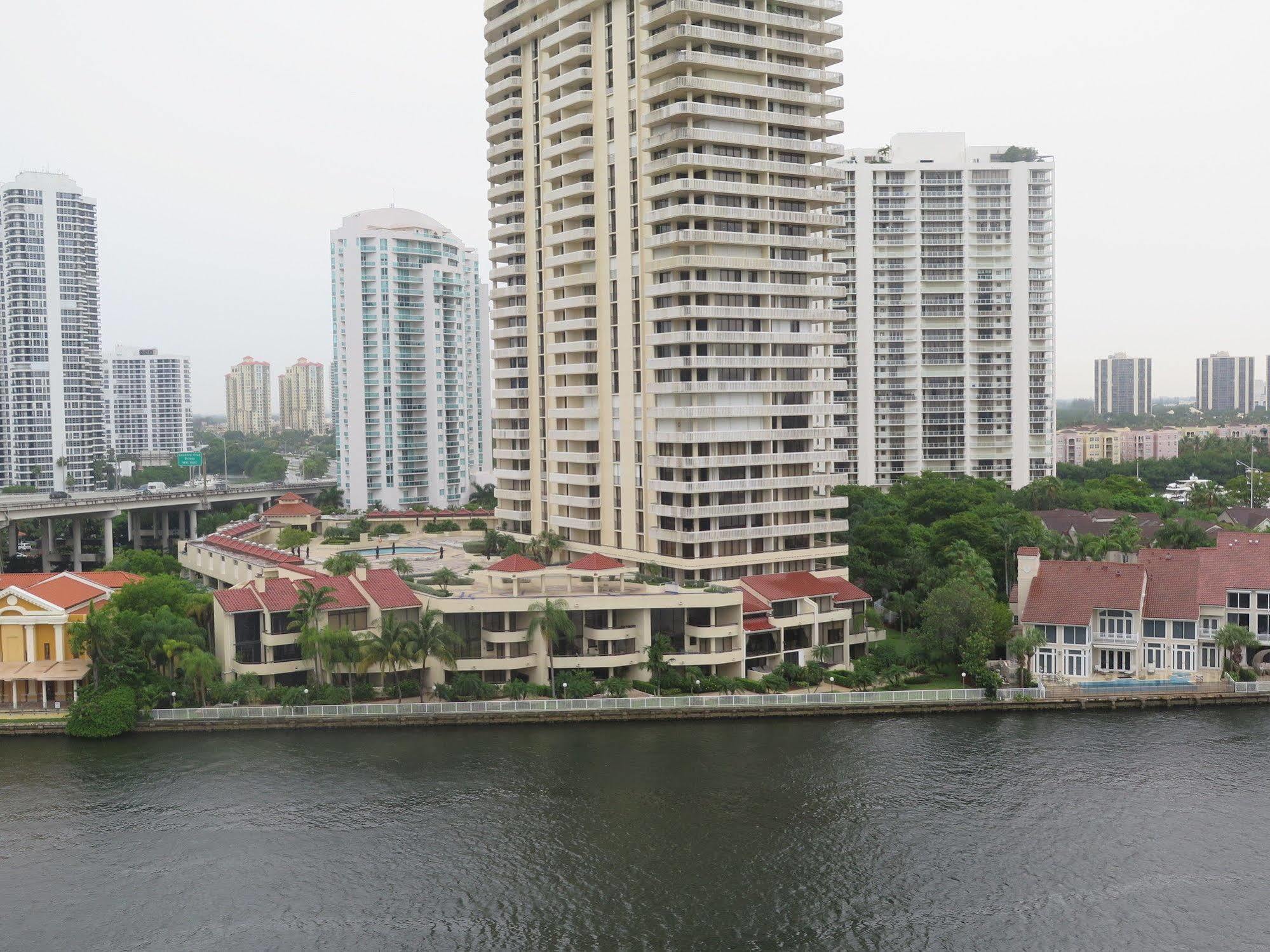 Ocean Reserve Luxury Condos Across From Sunny Isles Beach Miami Beach Eksteriør bilde